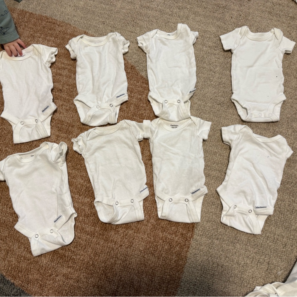 Premie Gerber White Short-Sleeve Baby Onesies - Pack of 8 Bodysuits